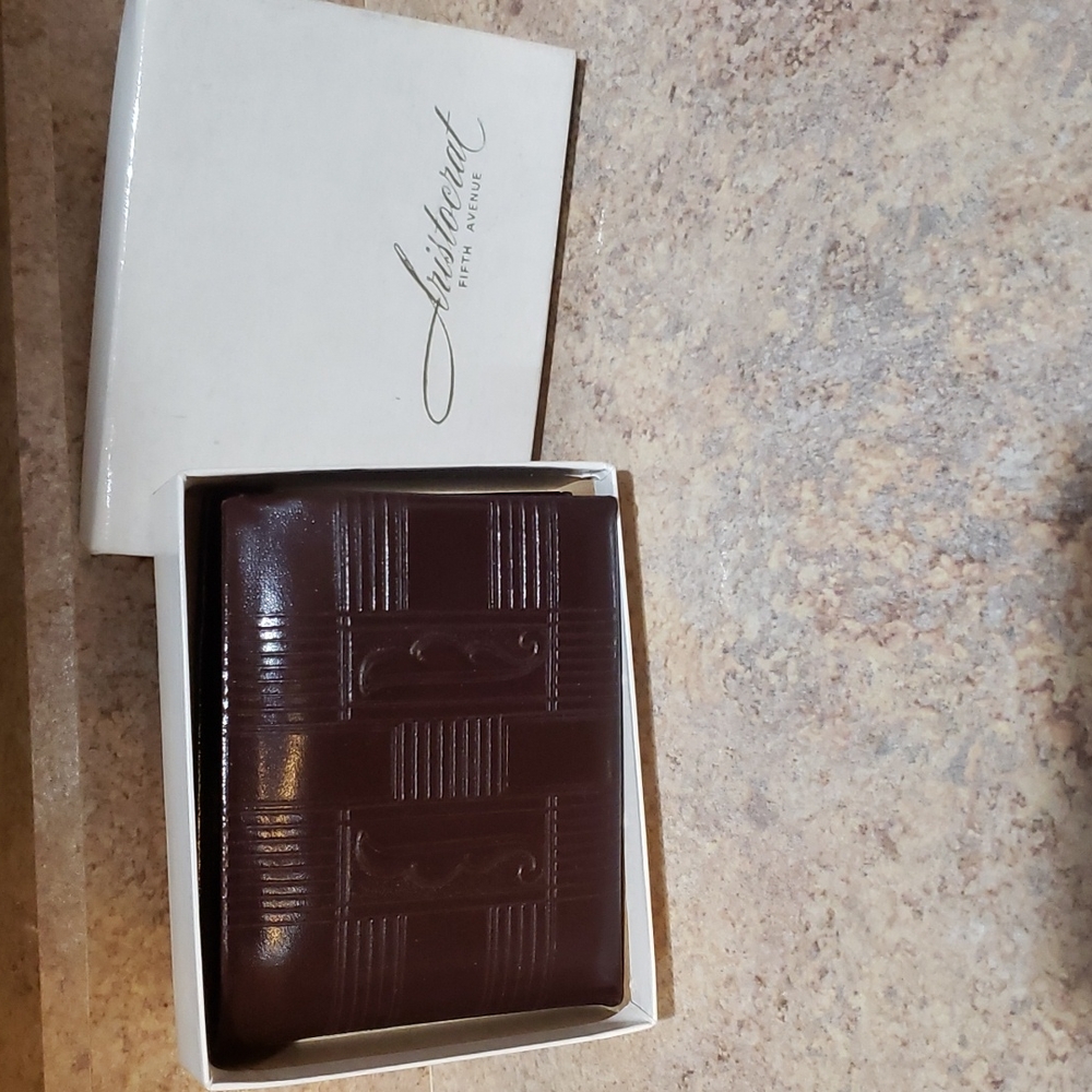 Vintage men's saddle cowhide aristocrat wallet NWT